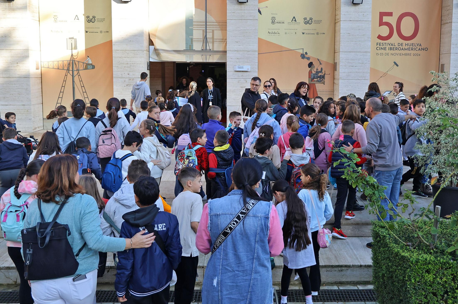 Imágenes de la sección Primera Pantalla para escolares y presentración de películas a concurso del 50 Festival de Huelva Cine Iberoamericano