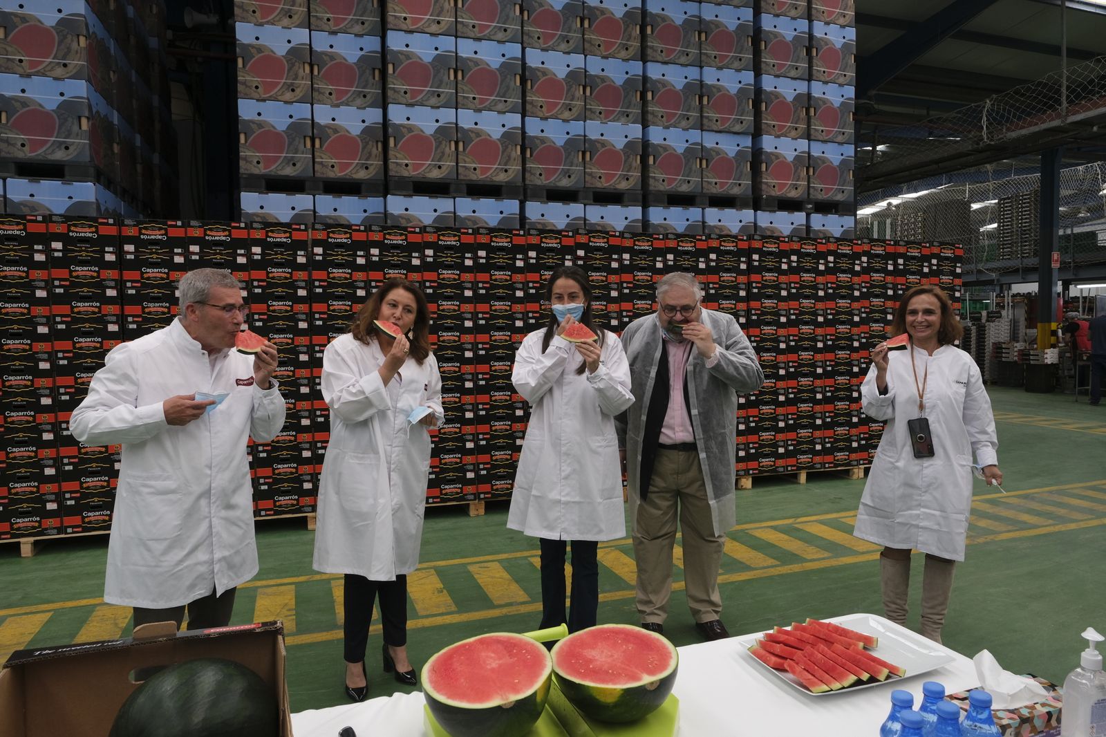 Fotogalería visita de Carmen Crespo a Grupo Caparrós. Almería