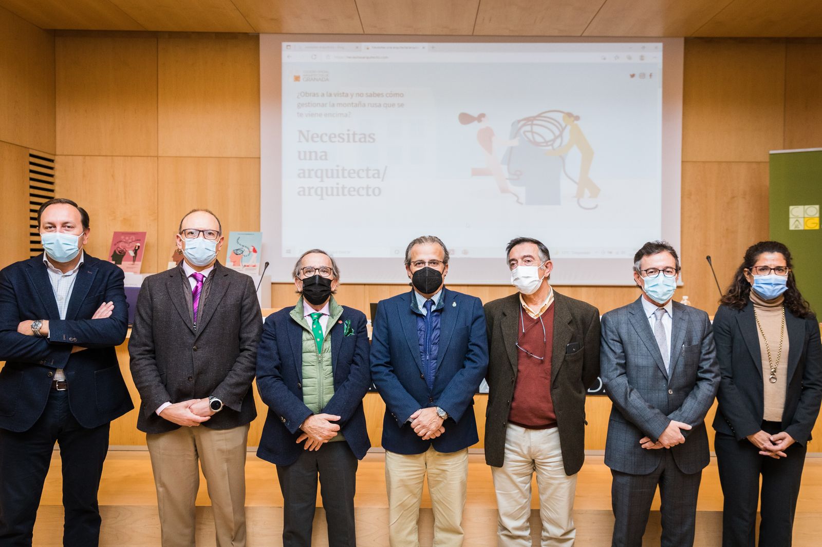 Los participantes del Congreso de arquitectura junto al decano del COAGranada, Luis Alberto Martínez Cañas