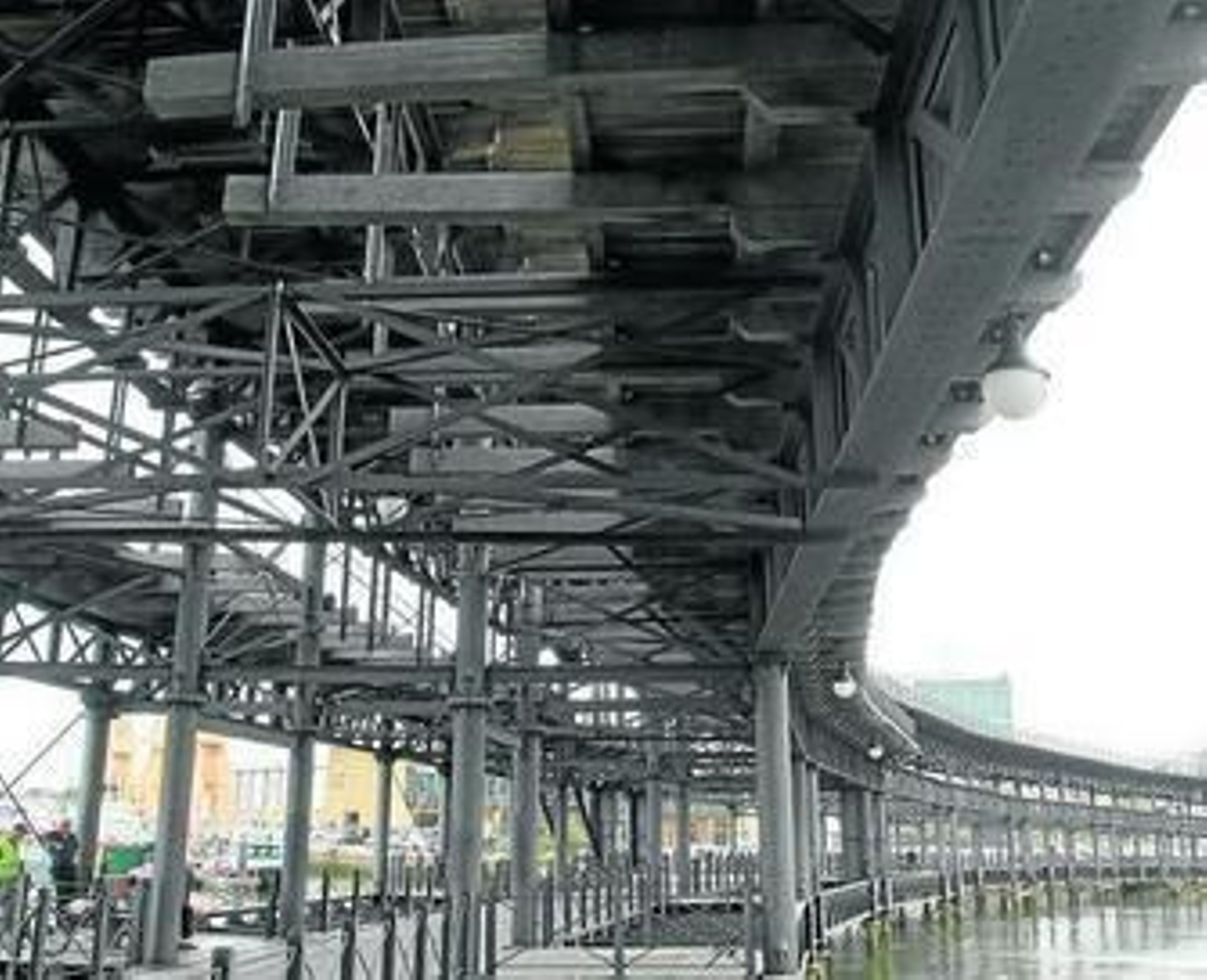 Vista del tramo del Muelle que se introduce en la Ría.