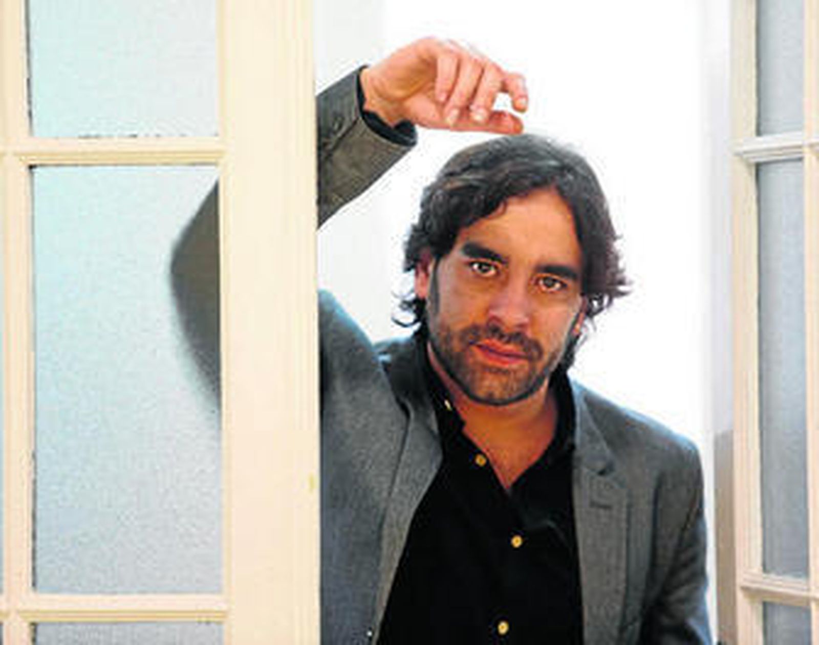 Daniel Casares (Estepona, 1980), en la redacción de 'Málaga Hoy', antes de la entrevista.