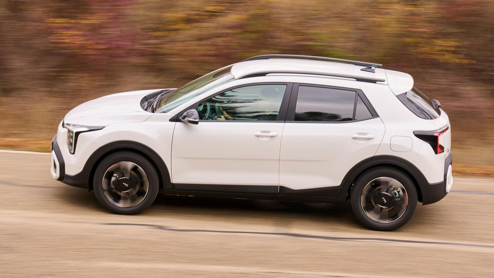 Kia sólo ha modificado la longitud de la carrocería, como consecuencia de los cambios ligados al diseño, que se mantiene con las mismas dimensiones de anchura o altura, así como los 2,58 m anteriores de distancia entre ejes.