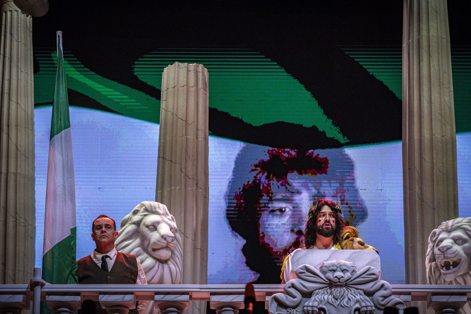 Las imágenes del pregón y la boda de Manu Sánchez en el Carnaval de Cádiz 2026