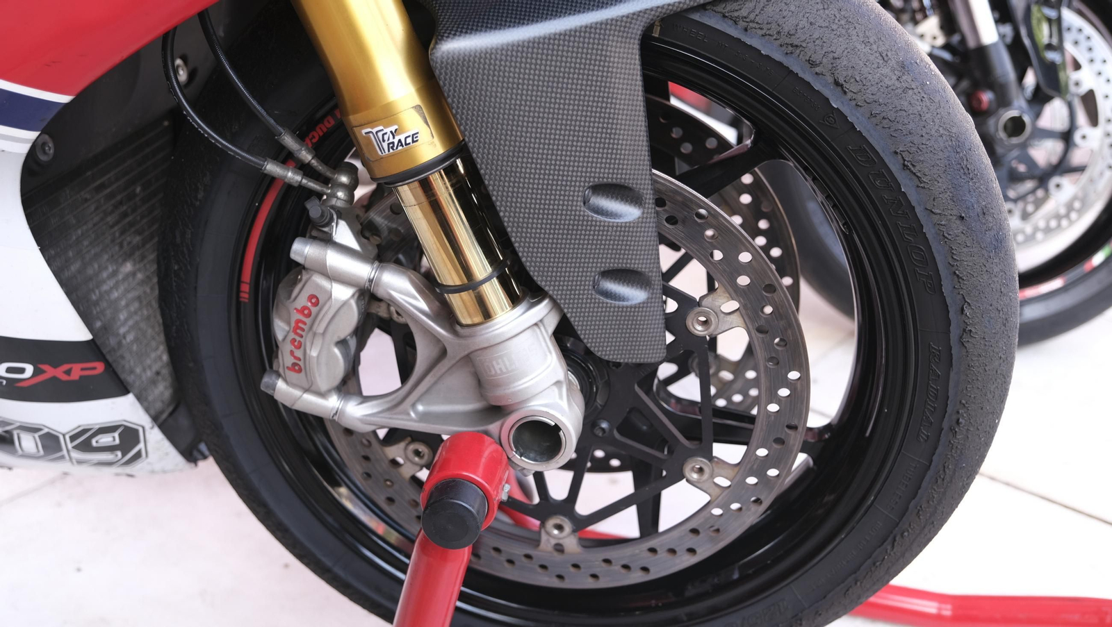 Exposición de motos antiguas y Ducatis en la Feria de Almería 2025, en imágenes