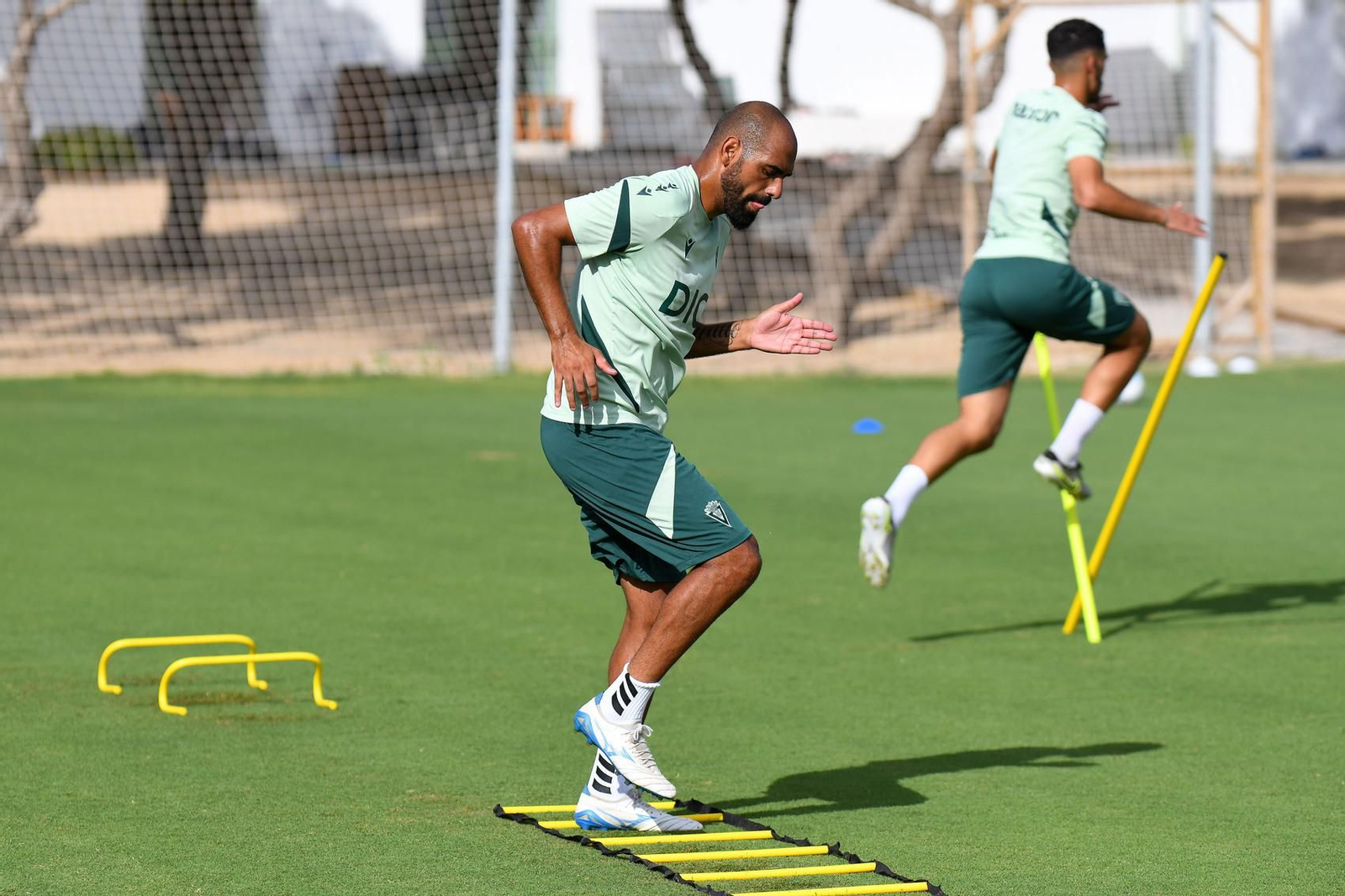 Fali en una sesión de pretemporada antes de caer lesionado.