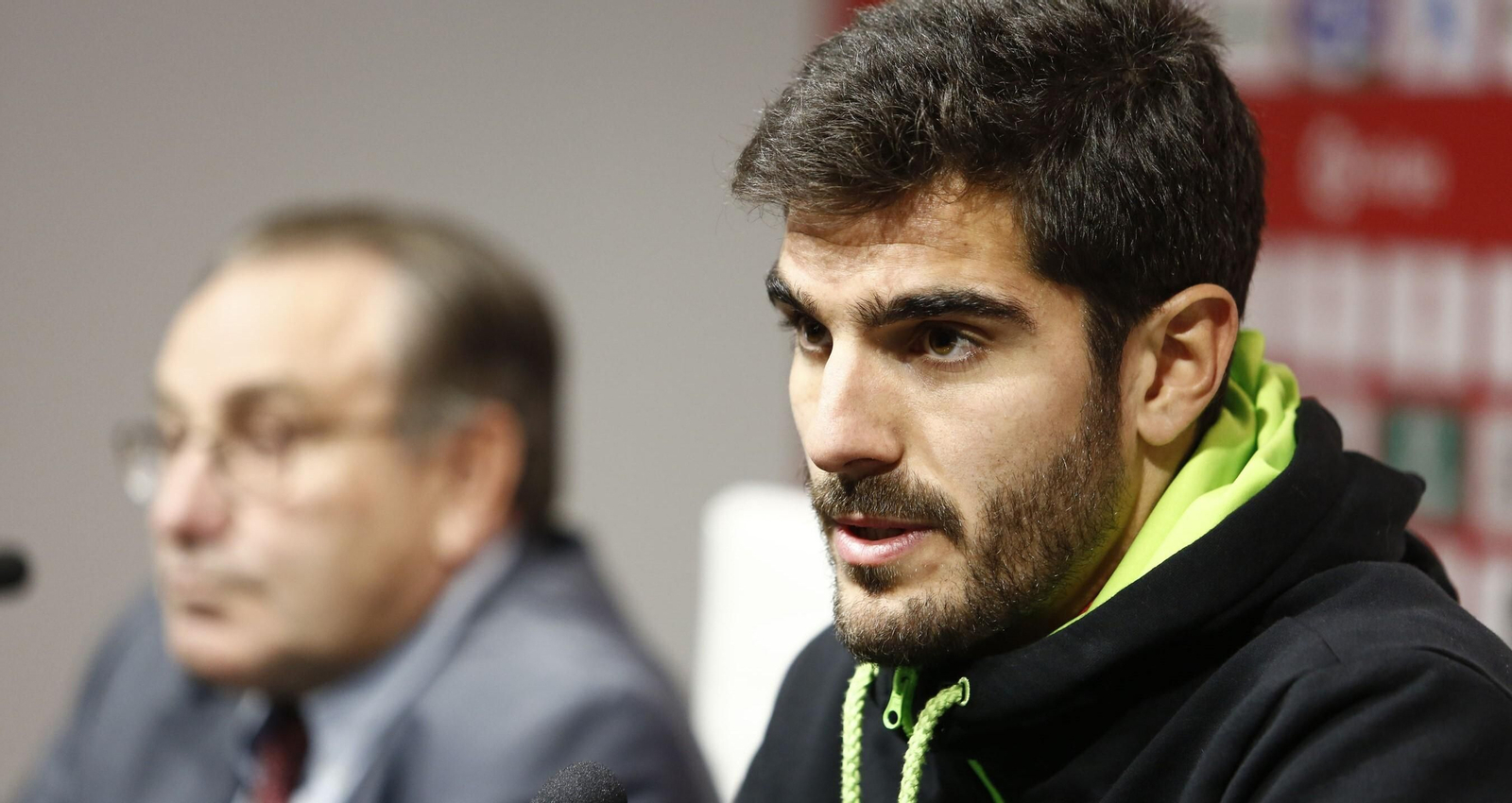 Bernardo Cruz, en la sala de prensa de Los Cármenes.