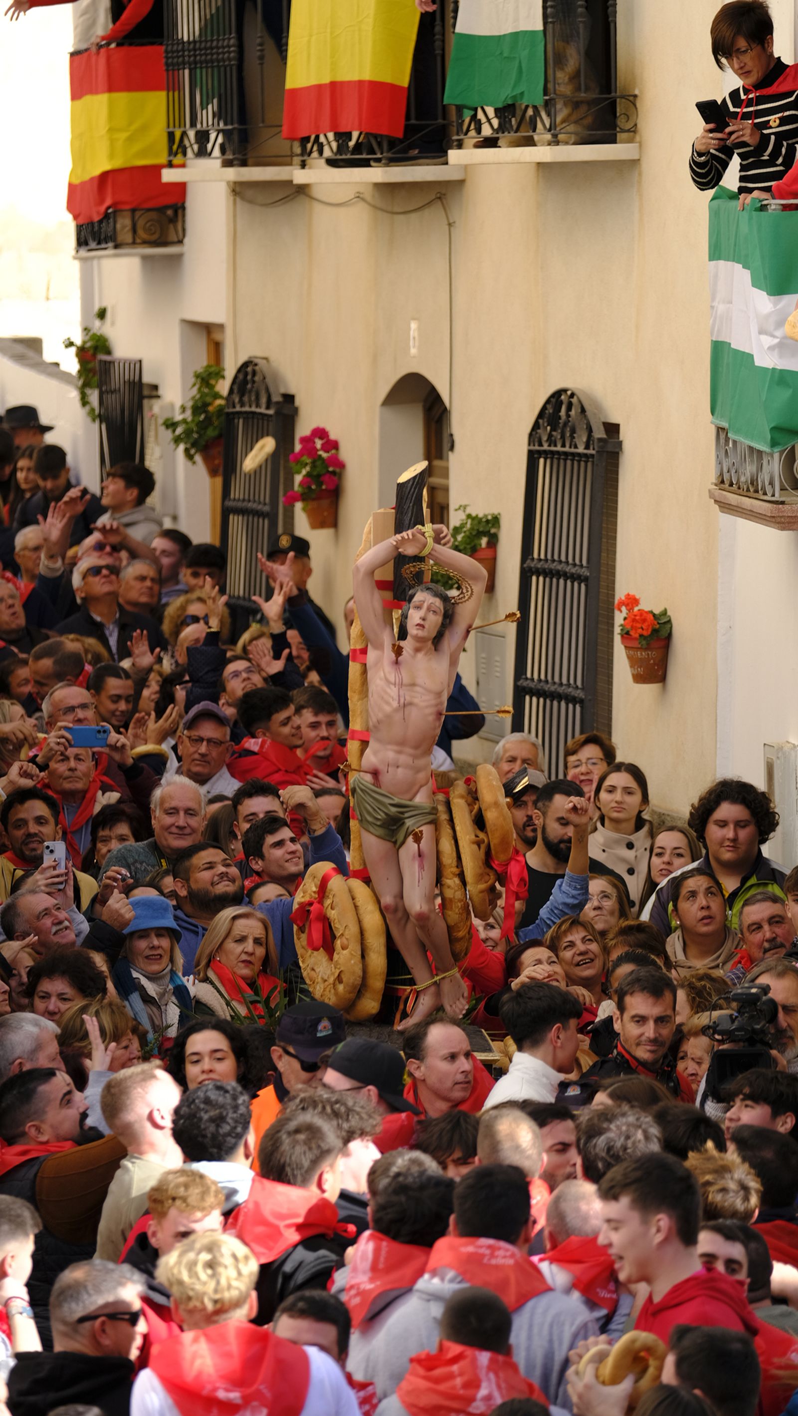 Procesión de San Sebastián y tirada de roscos en Lubrín, en imágenes
