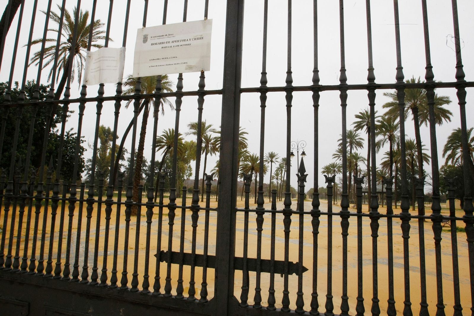 Imagen de archivo de otro cierre del parque González Hontoria por la lluvia