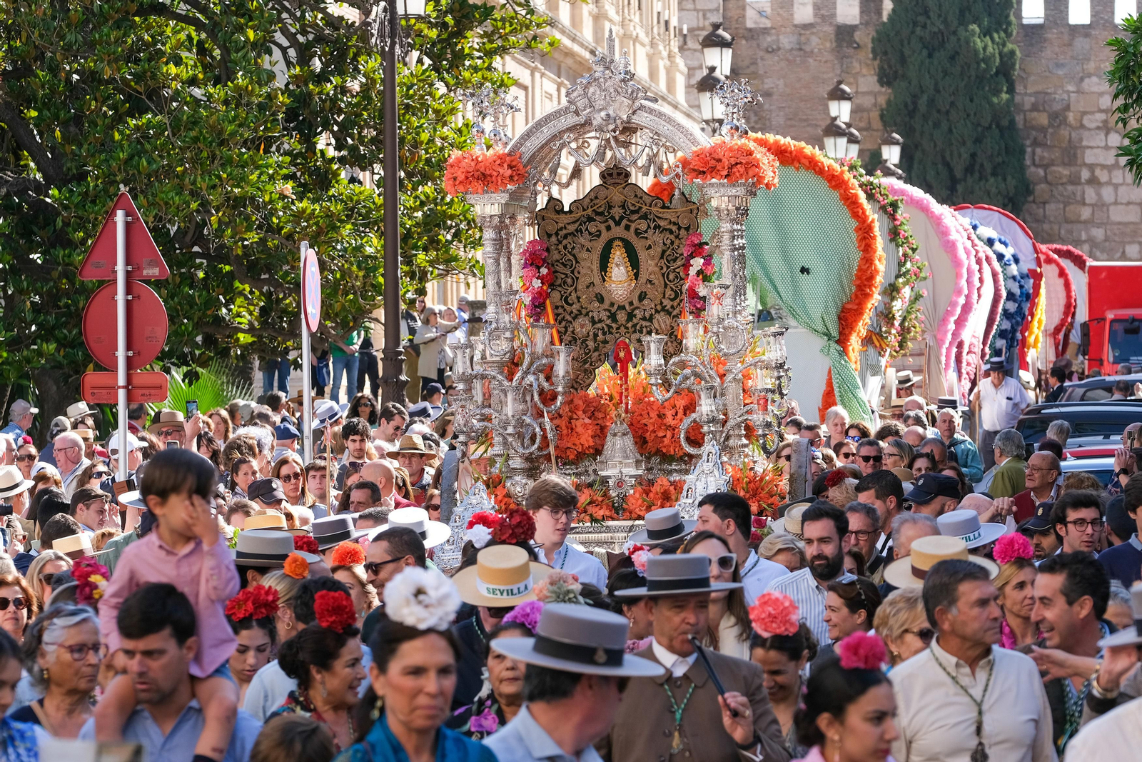Salida de Hdad. del Rocío de Sevilla