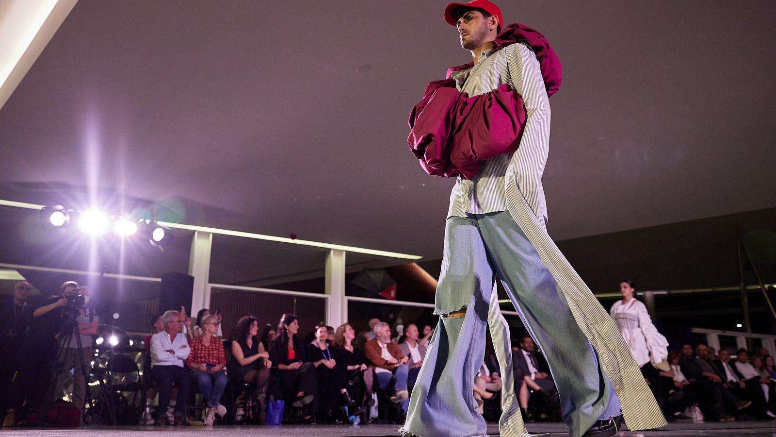 Vanessa Santos salió a escena con "Esclavos de la estética".