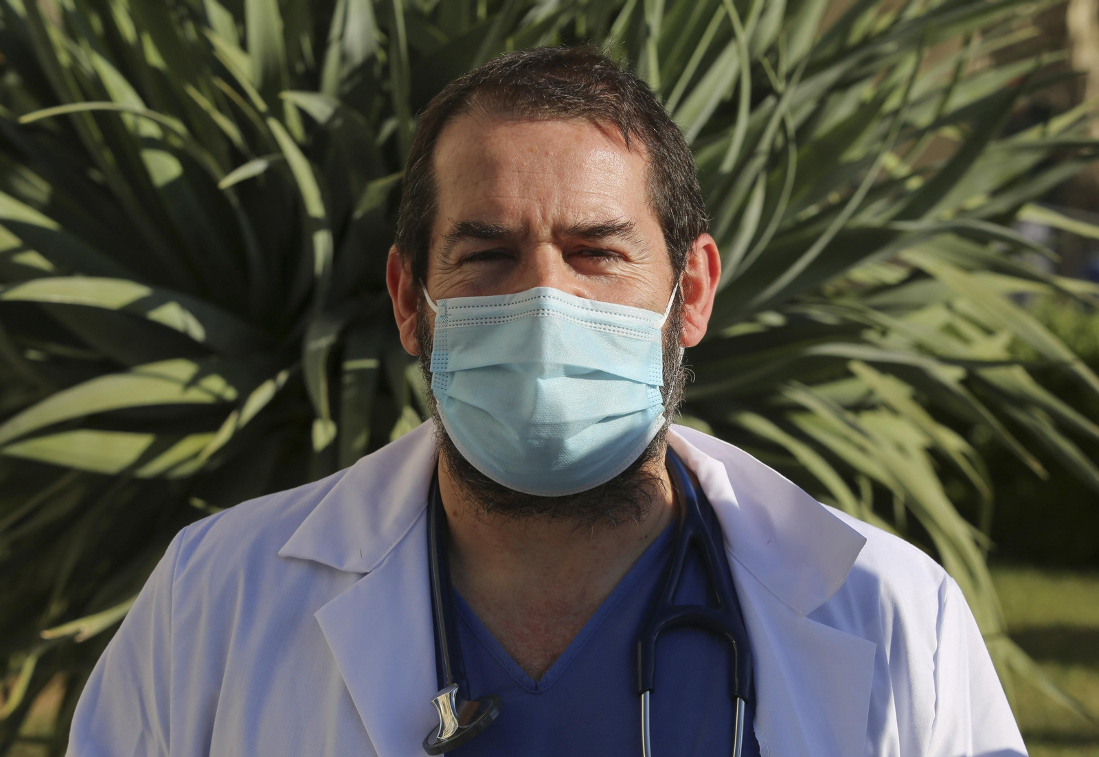 Los sanitarios de Málaga despiden 'el año del coronavirus' y le piden salud a 2021