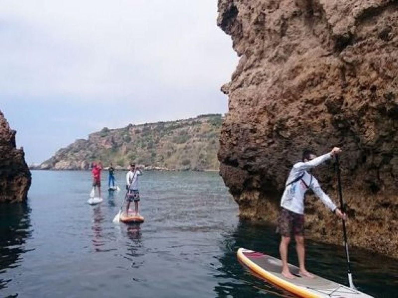 La ruta se desarrolló a través de los acantilados.