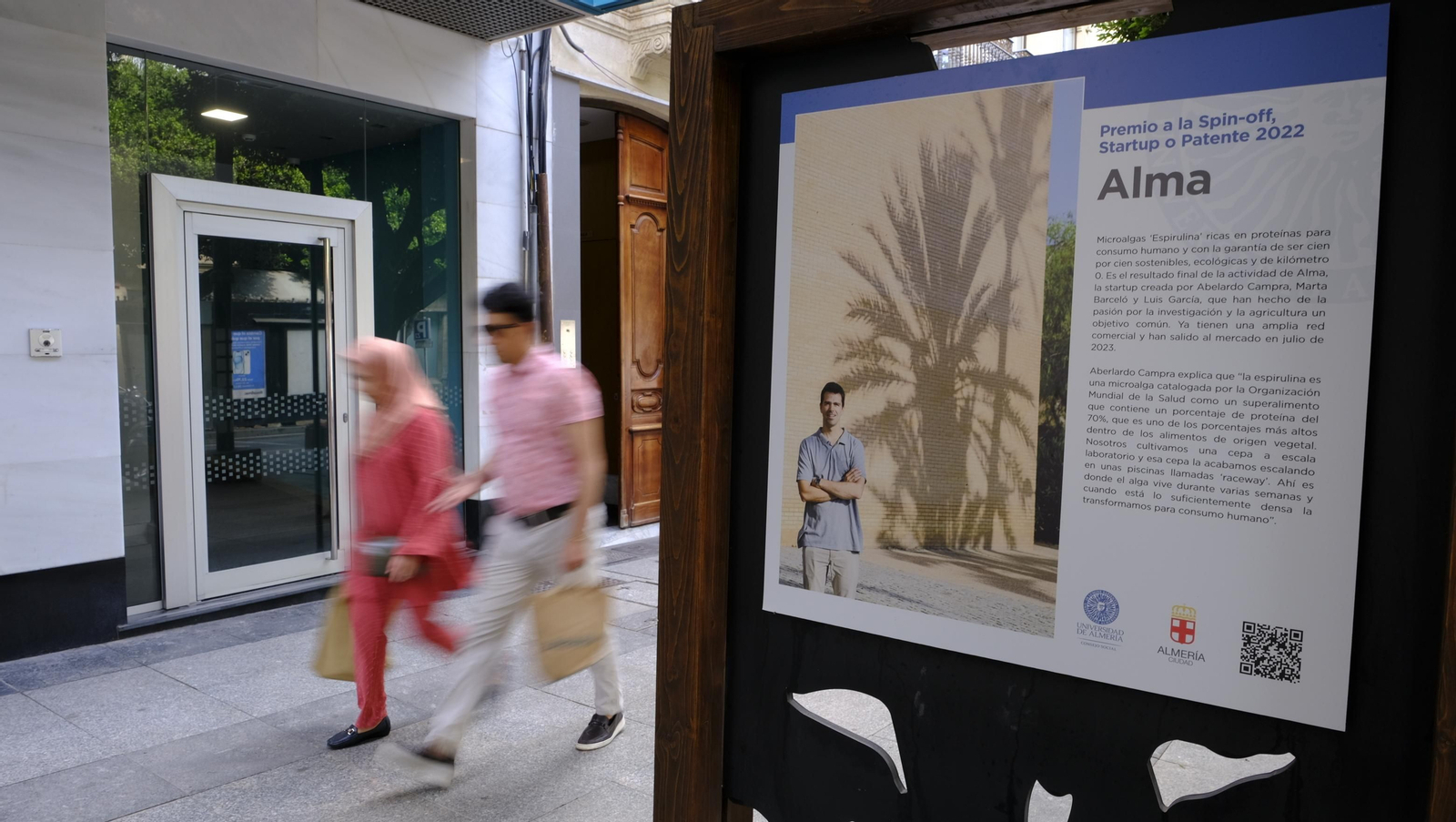 Inauguración de la exposición fotográfica 'Premios Consejo Social de la UAL', en imágenes