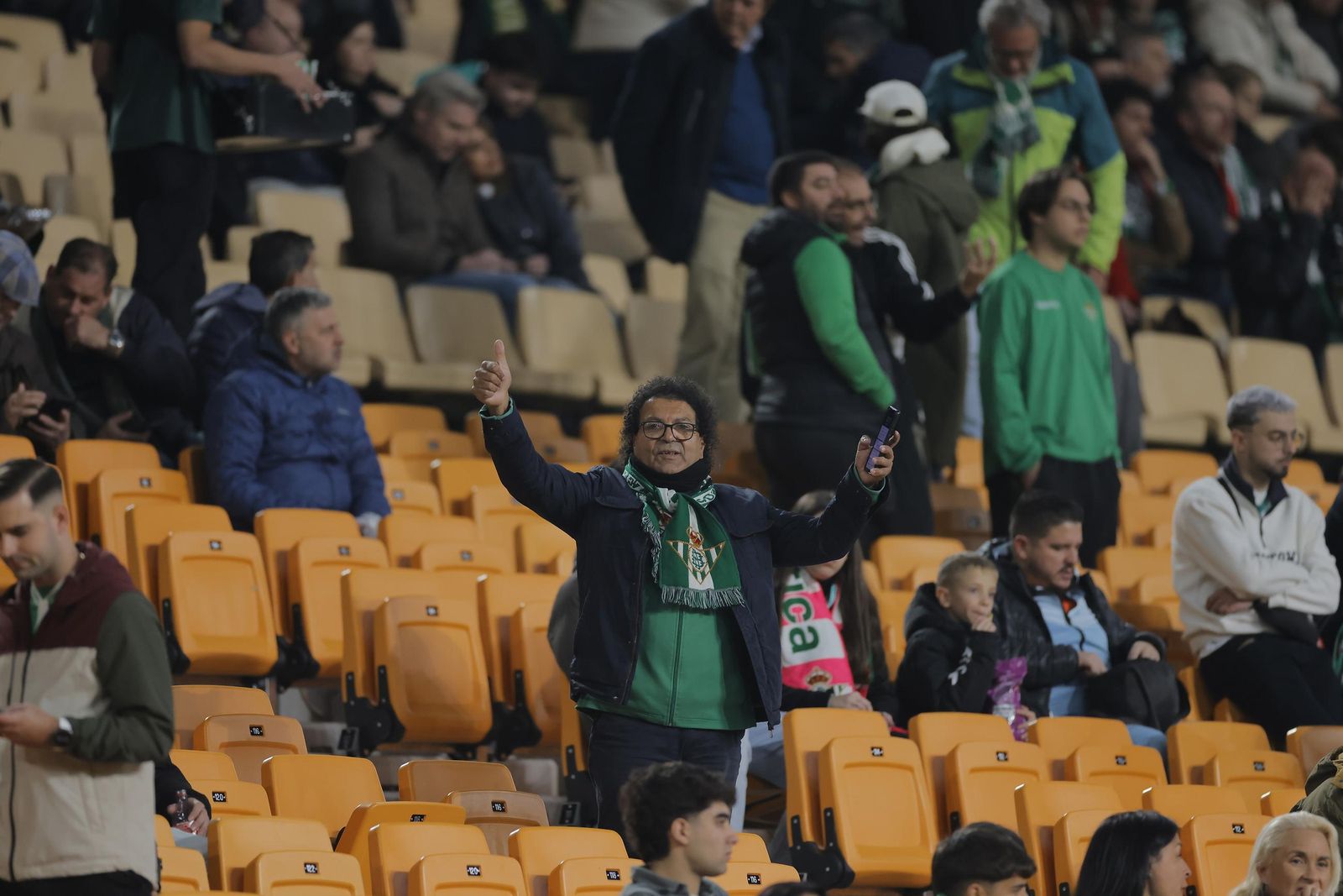 Búscate en las fotos del Betis - Utrecht