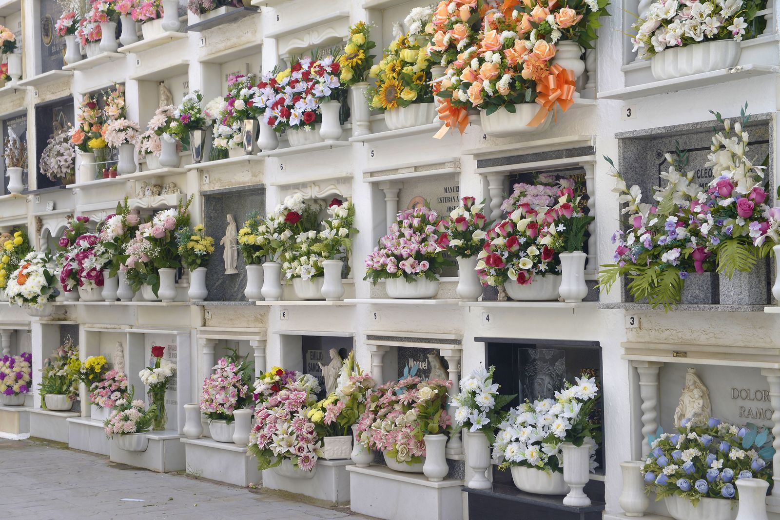 Fotos del cementario de La Línea en el día de los  difuntos