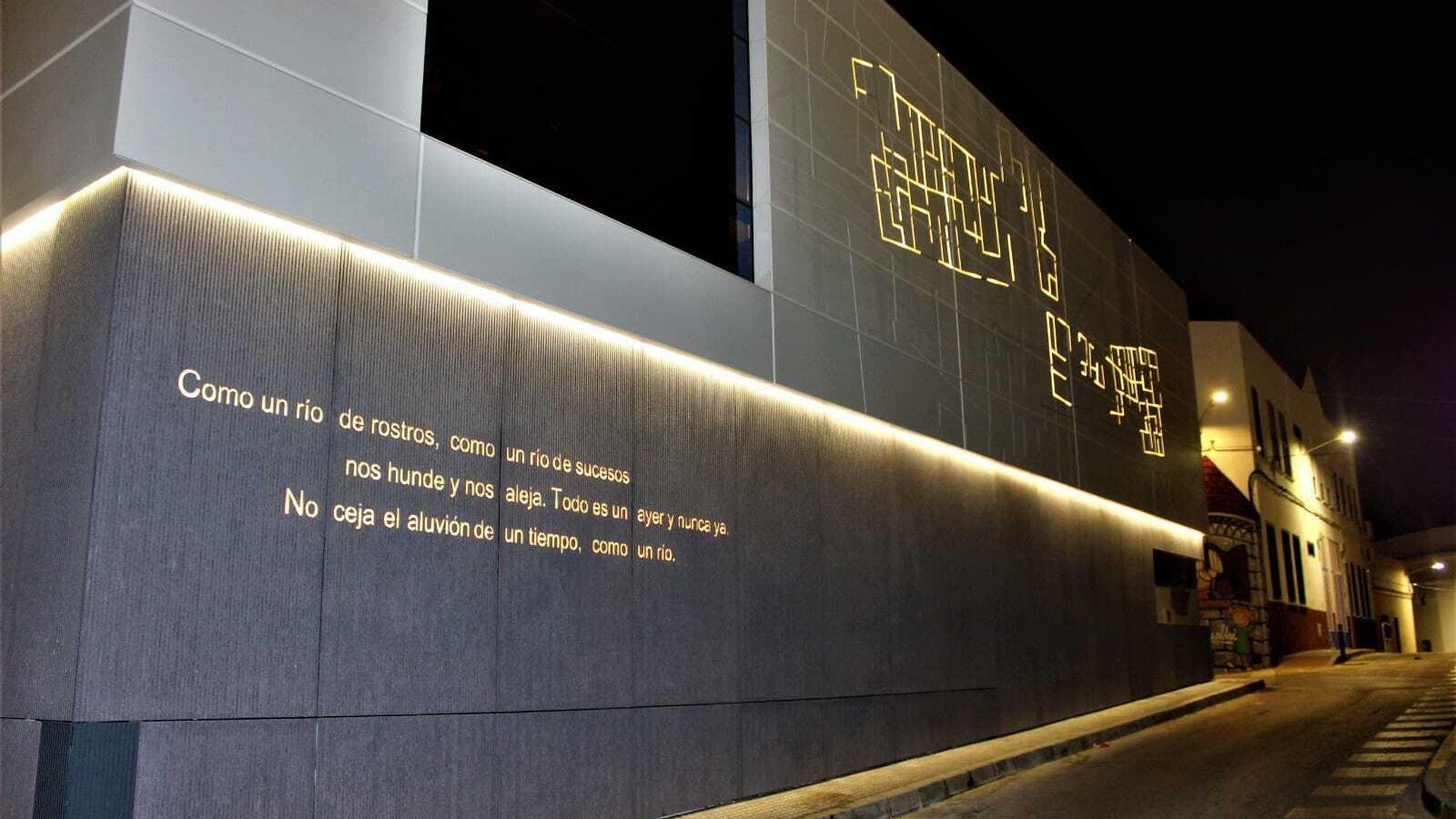 Fachada de Nueva Gadeira. Fachada de Nueva Gadeira.