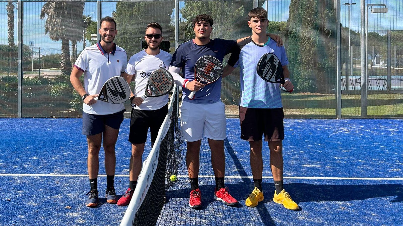 Las parejas formadas por Víctor García y Joaquín Junquera (izquierda), y Bruno Andrades y Yago Mora