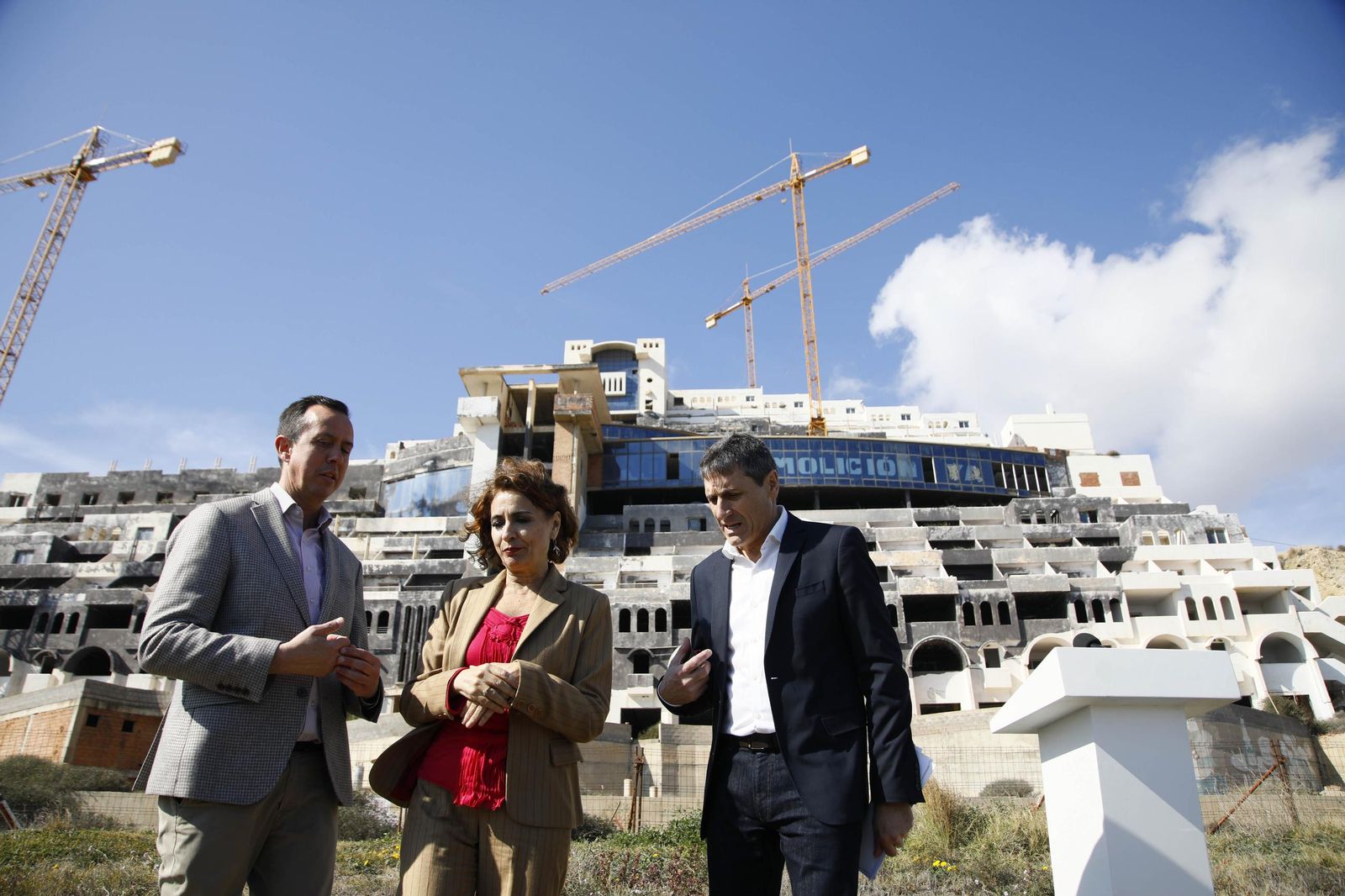 Imágenes de María Jesús Montero en el Hotel el Algarrobico
