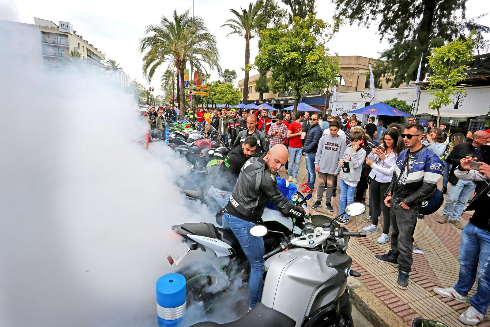 Las motos inundan el centro de Jerez