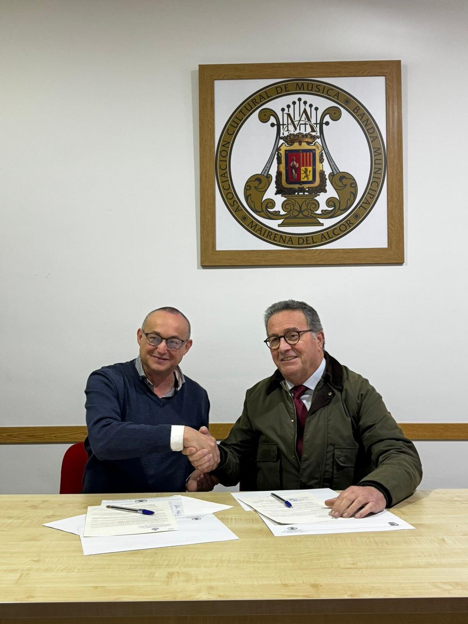 Firma del contrato en la noche del pasado viernes