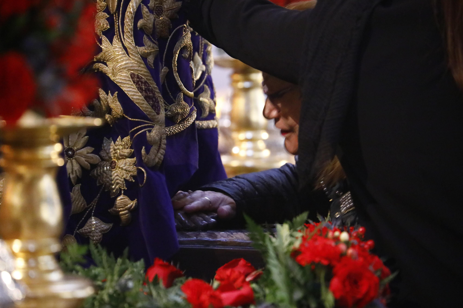 El solemne besapiés de Jesús Rescatado de Córdoba, en imágenes