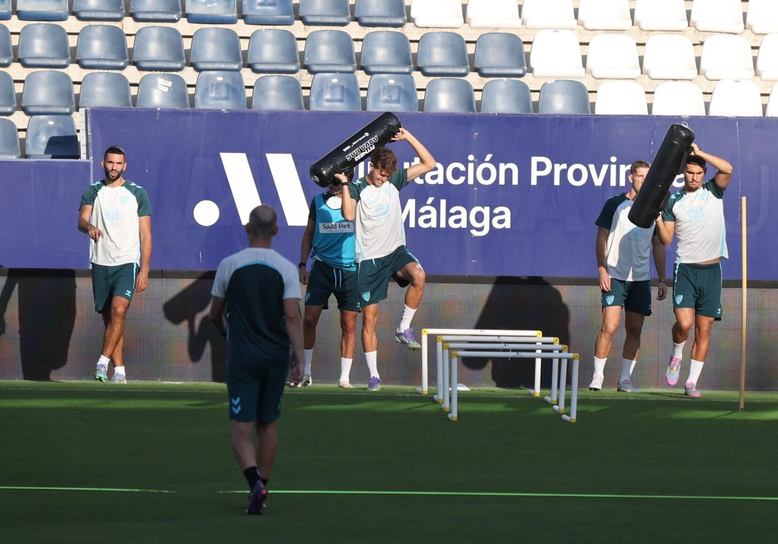 Málaga CF-Cádiz: Izan Merino sigue al margen del equipo