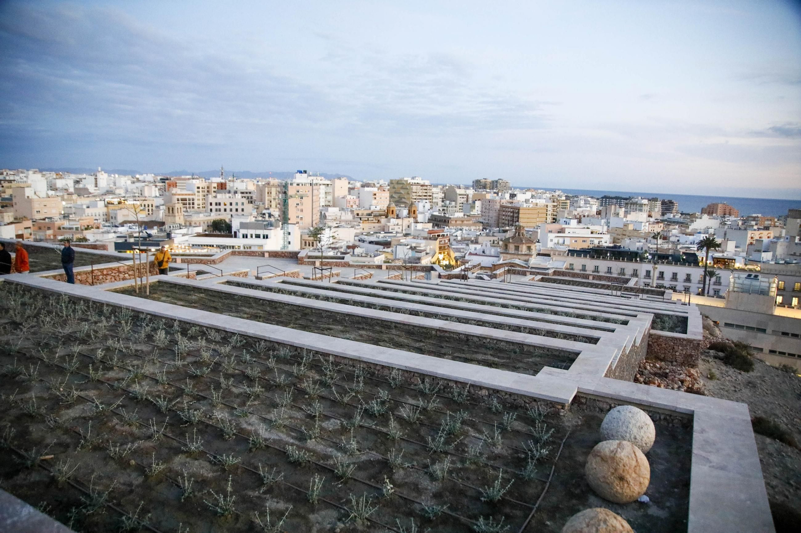 Las mejores imágenes del encendido de luces en el Cerro de San Cristobal de Almería