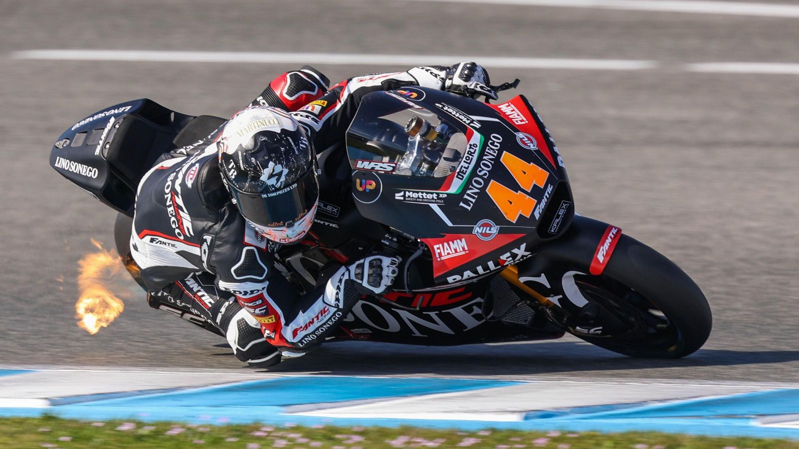 Arón Canet, a toda mecha en el Circuito de Jerez. Arón Canet, a toda mecha en el Circuito de Jerez.