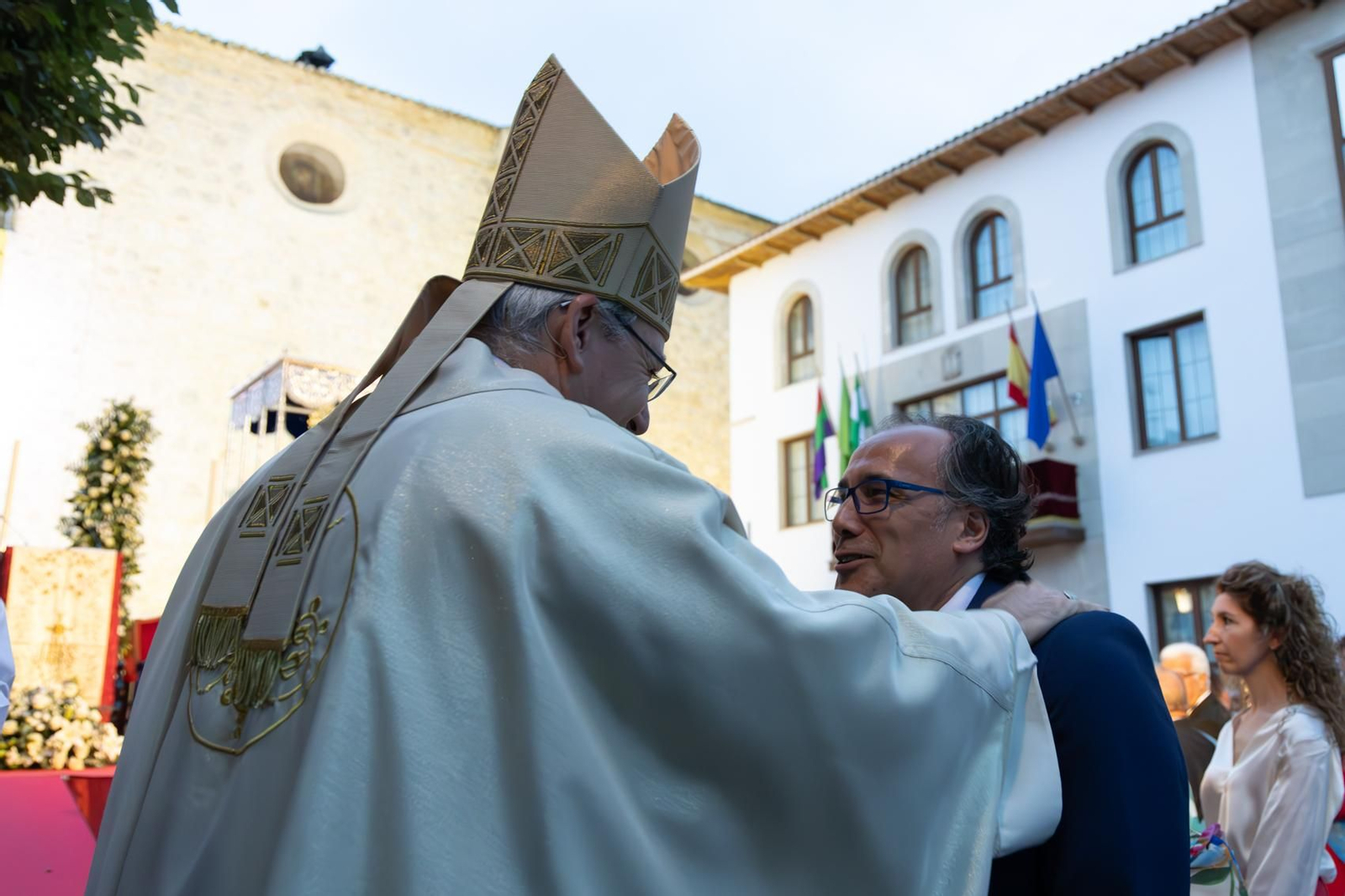 Santa Ana, patrona de Torredelcampo, recibe el bastón de mando como Alcaldesa Perpetua.