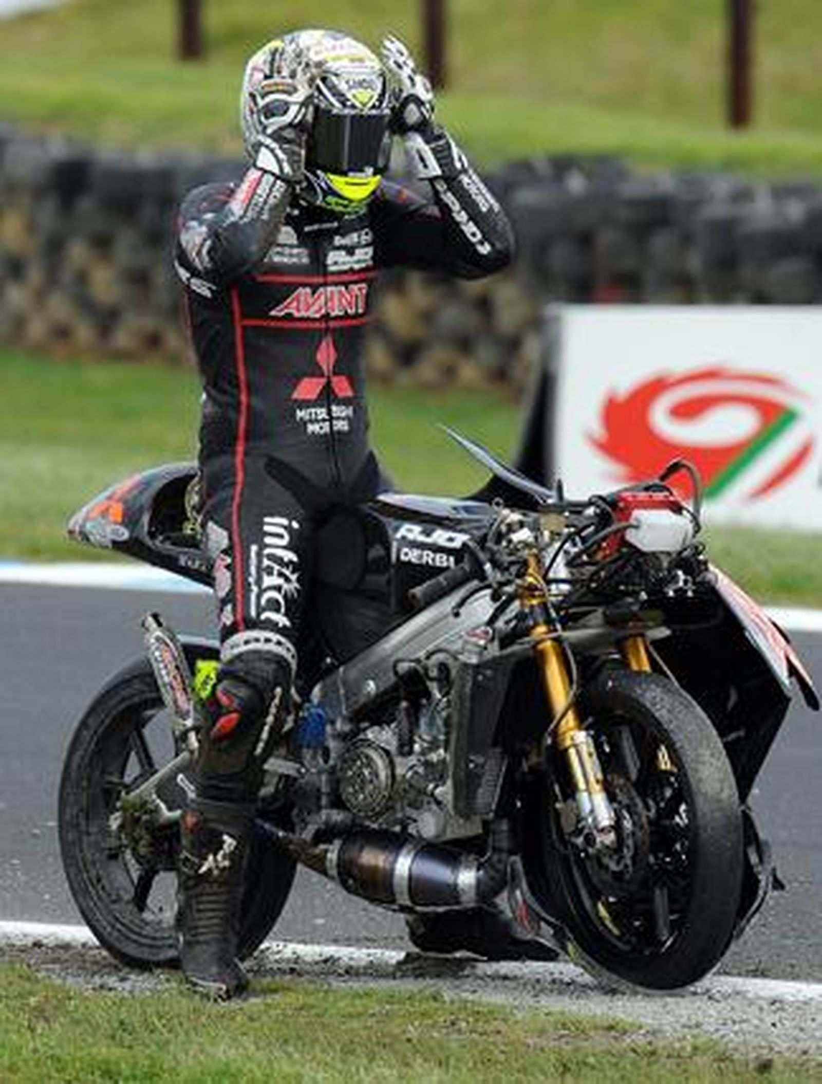 Marc Márquez suma en Australia su tercera victoria seguida y se afianza en el liderato. 

Foto: EFE · AFP · Reuters