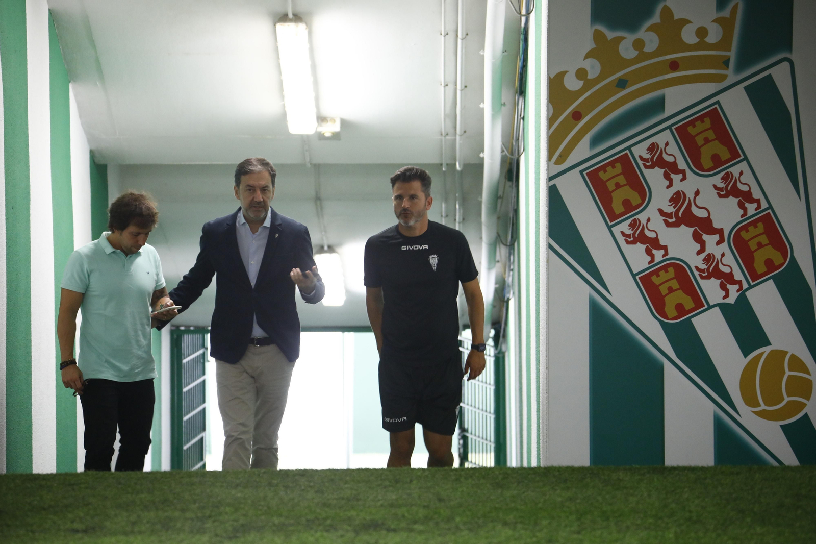 Las mejores fotos de la presentación de Carlos Albarrán con el Córdoba CF