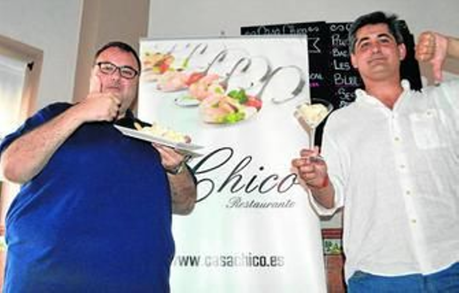 Antonio Casado y José Luis Martínez valoran sendas tapas de ensaladilla.