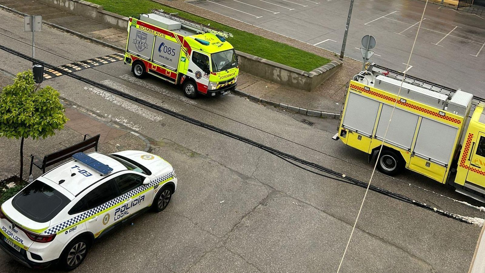 Policía Local y bomberos acudieron a La Asunción, en Jerez.
