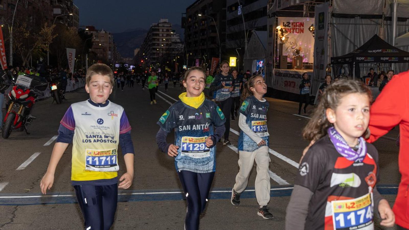 En imágenes: más de 1700 participantes en la Carrera Infantil de San Antón
