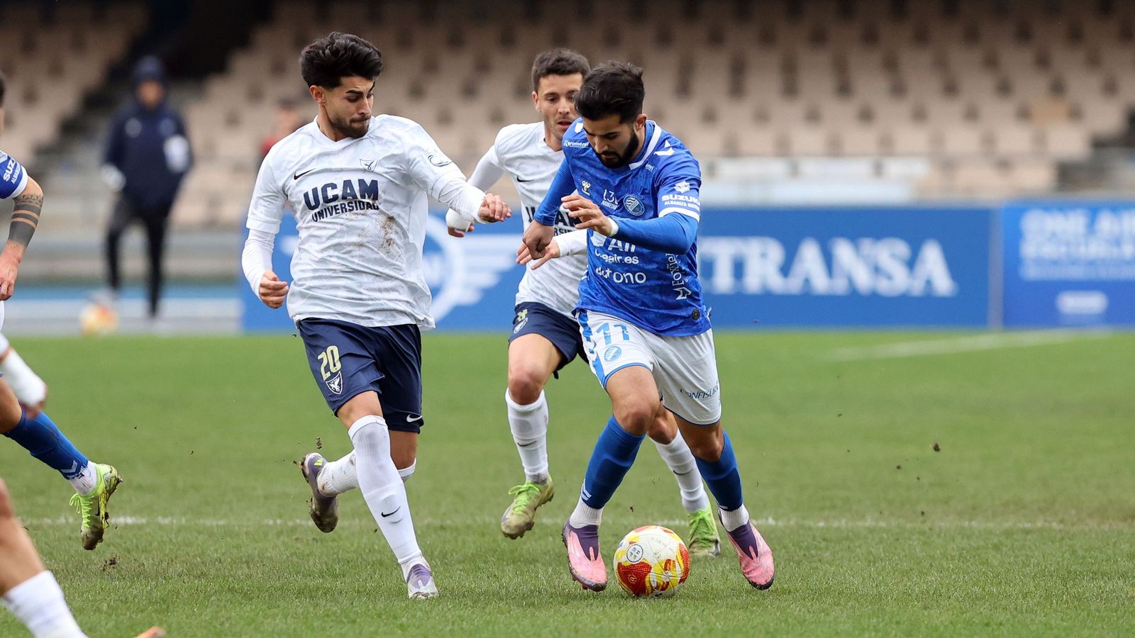 Imágenes del Xerez DFC contra el UCAM Murcia CF en Chapín