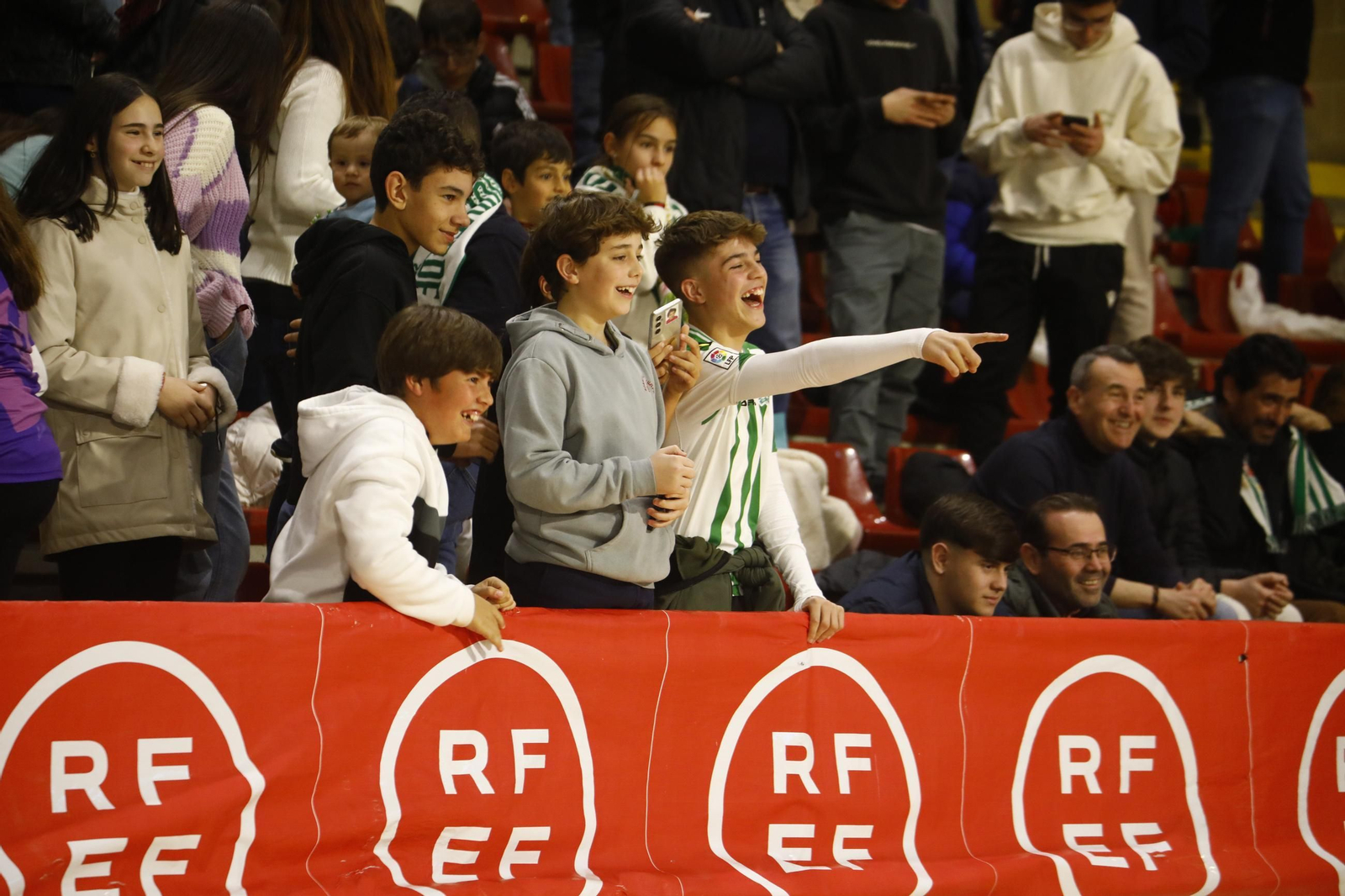 Las mejores fotos de un Córdoba Futsal - Valdepeñas con marcado carácter solidario