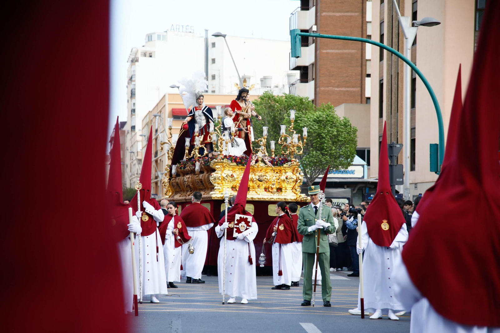 Coronación en la Semana Santa de Almería 2025