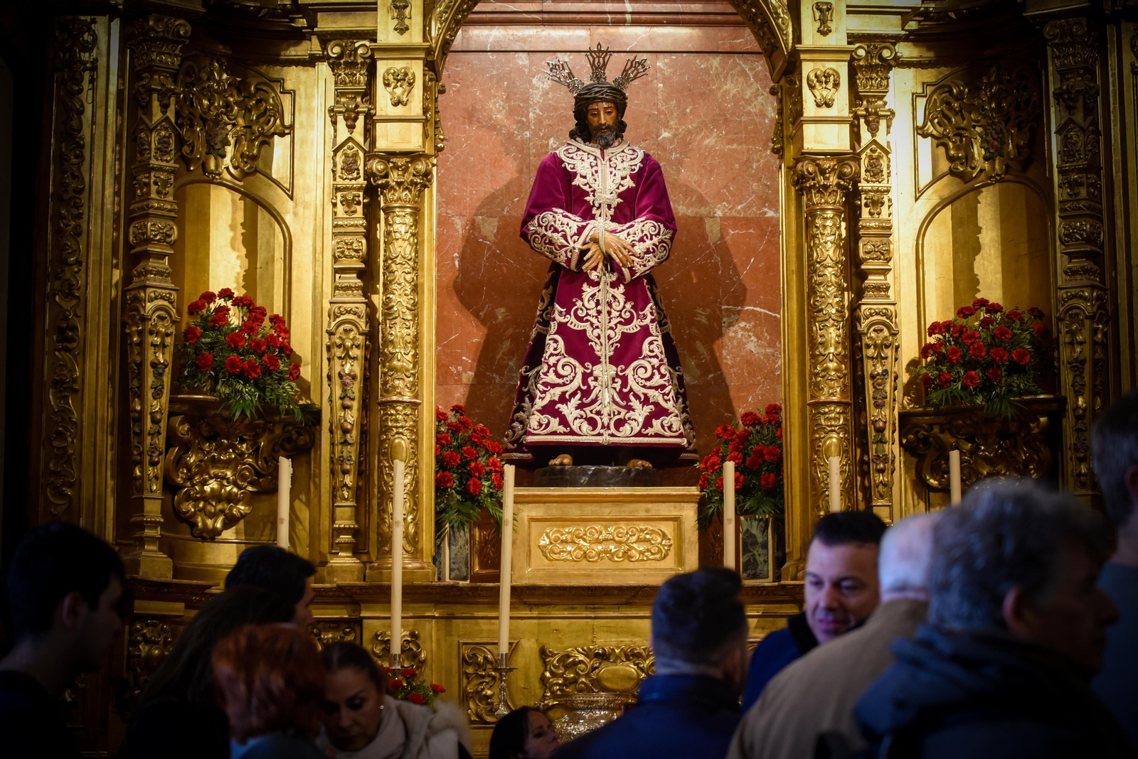 El besamanos de la Macarena, en imágenes