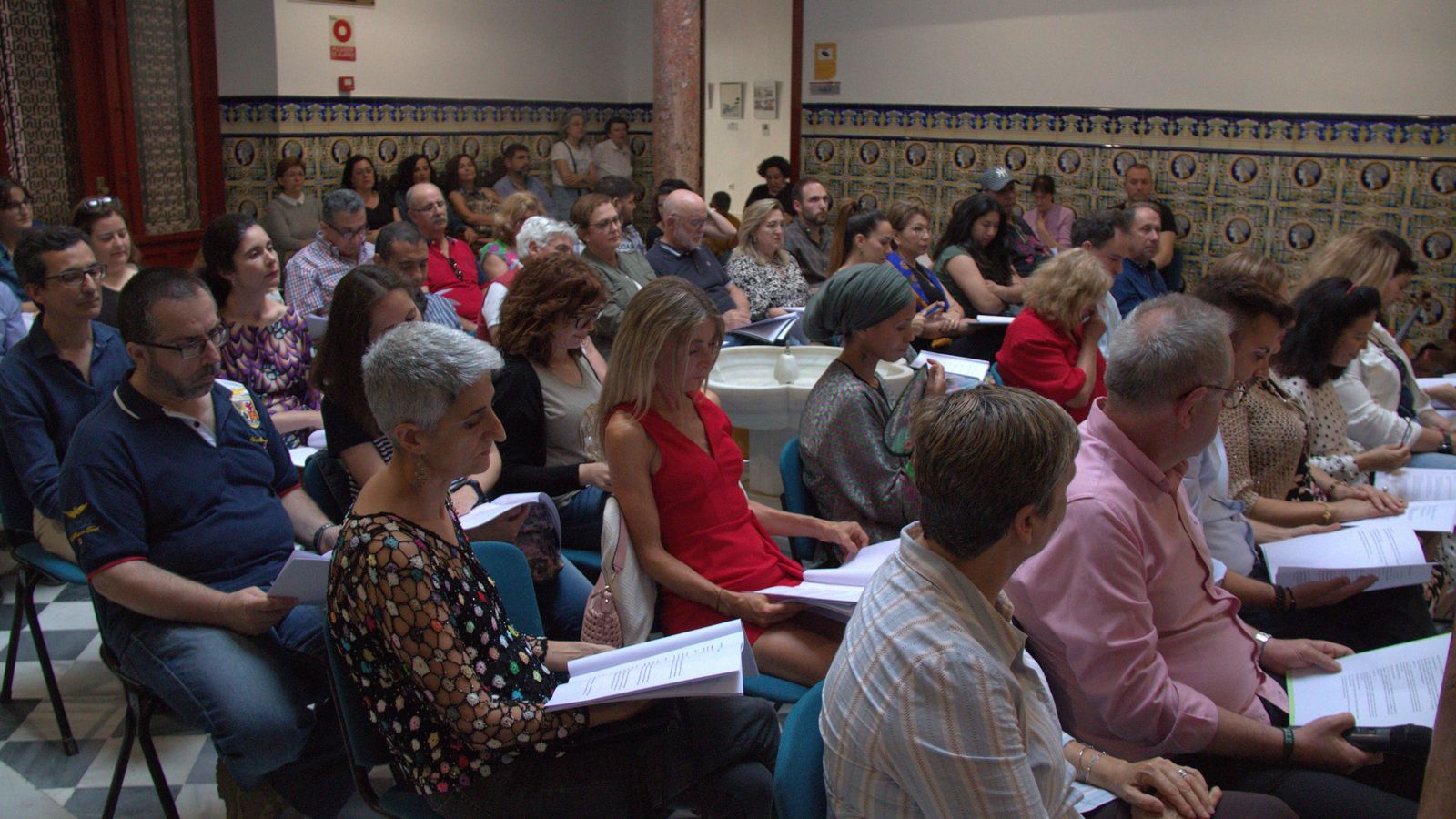 Los asistentes han podido seguir las lecturas en distintos idiomas