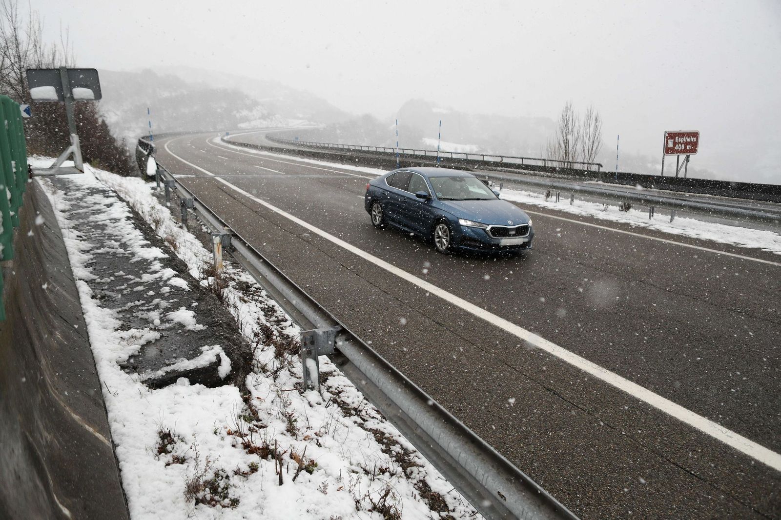 La nieve tiñe de blanco en norte de España