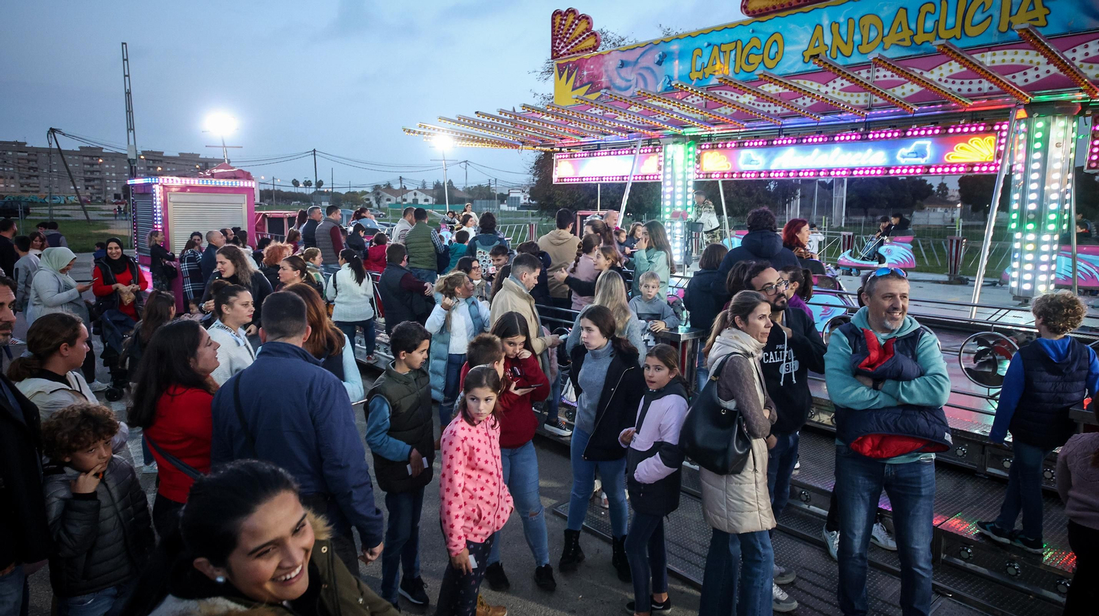 Lleno absoluto en el parque de atracciones de Jerez