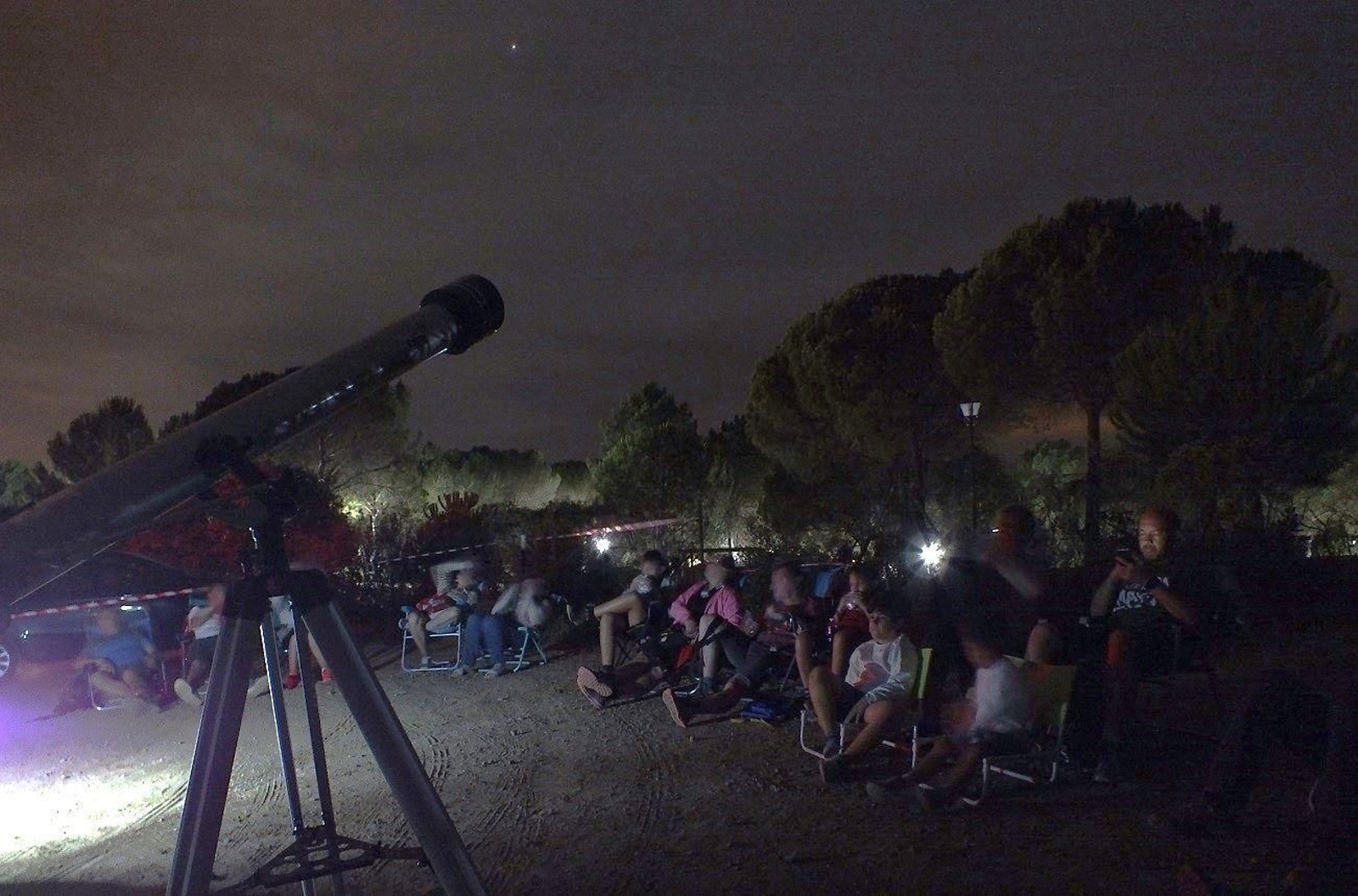 Salida al parque periurbano de Los Villares para ver las Perseidas. Salida al parque periurbano de Los Villares para ver las Perseidas.