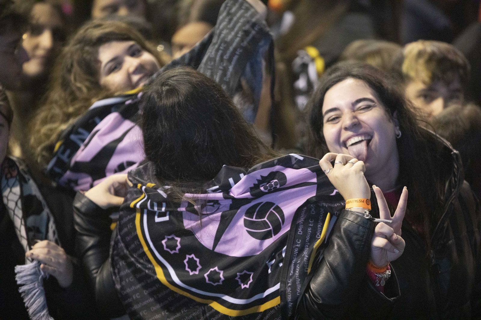 Dellafuente vuelve a tocar la cúspide en su segundo concierto en Granada, en imágenes
