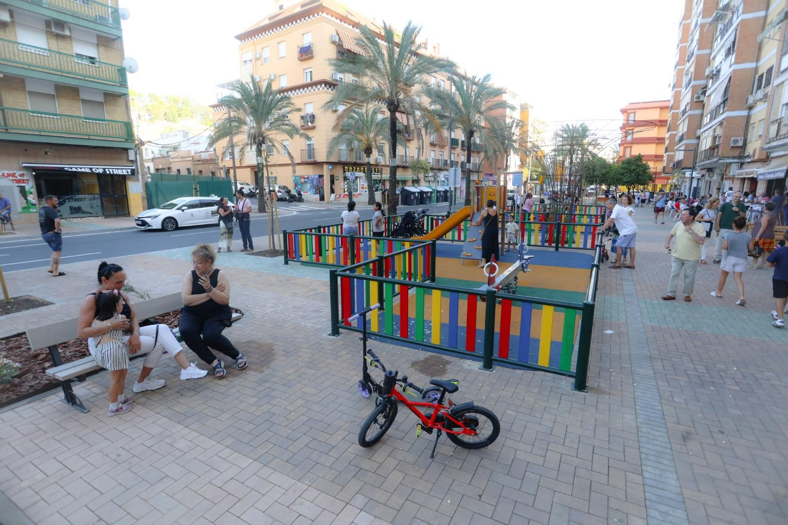 Imágenes de la inauguración de la remodelación de la zona de la antigua Fábrica de Harina en el Barrio de Las Colonias