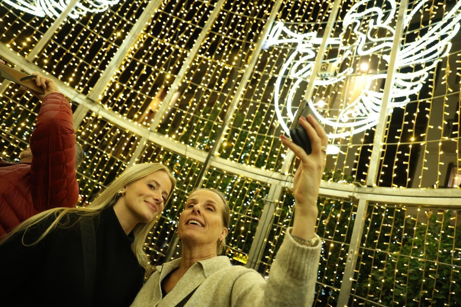 Las nuevas luces de Navidad de la calle Larios de Málaga, en fotos