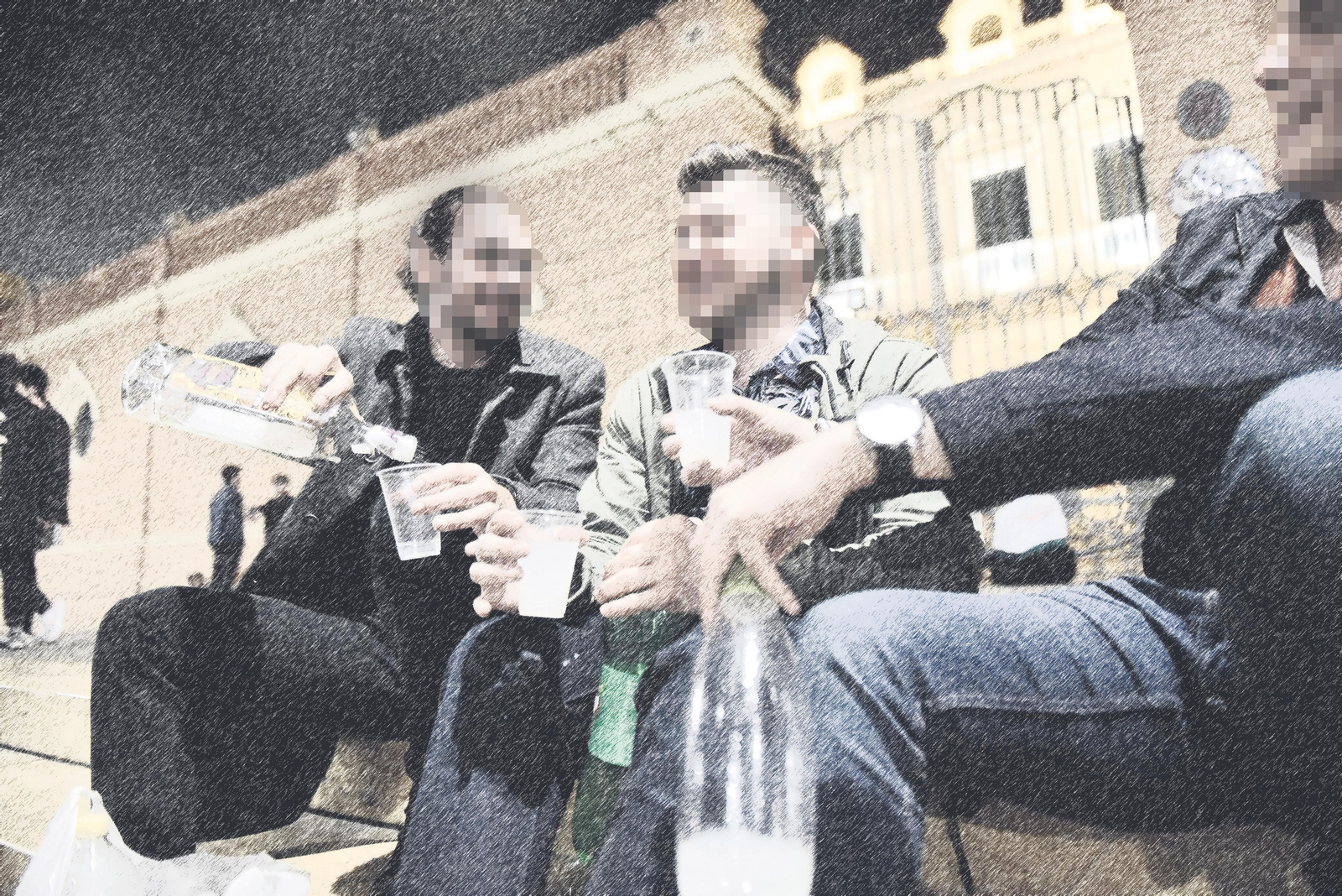 Jóvenes haciendo botellón.