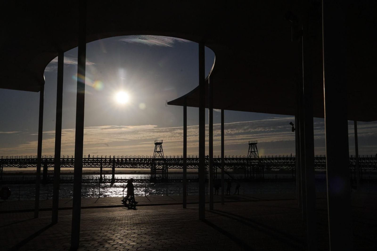 El muelle de la compañía Rio Tinto, el lugar de Huelva donde cada atardecer es un espectáculo diferente