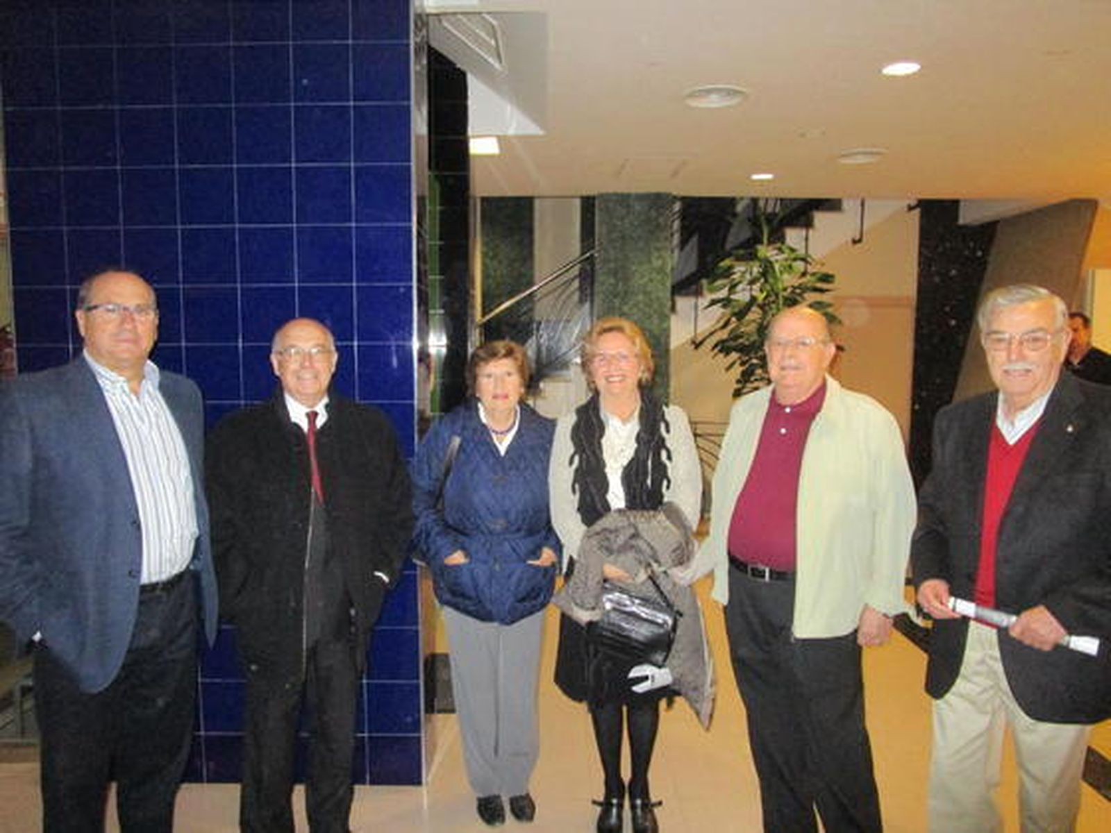 Emilio  Aragón, Jaime Rocha, Carmen Barragán, Rosa Jaques, Eduardo Lumpié y Ricardo Viñas, durante la presentación de la obra de Julio Molina Font, en la asociación de la prensa.  Foto: Ignacio Casas de Ciria