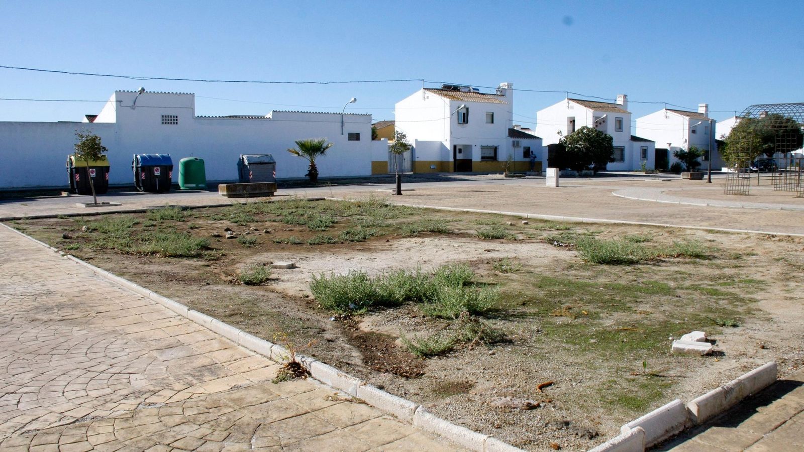 La Plaza Nueva, en el poblado de Dolña Blanca, antes de la intervención para su mejora.
