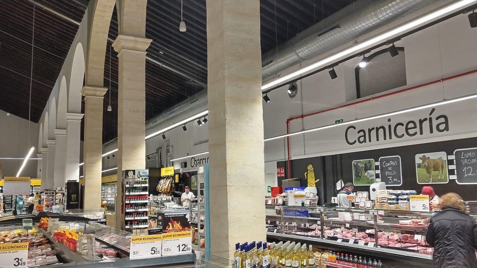 Una de las bodegas más valiosas desde el punto de vista patrimonial, la de San José, alberga un supermercado.